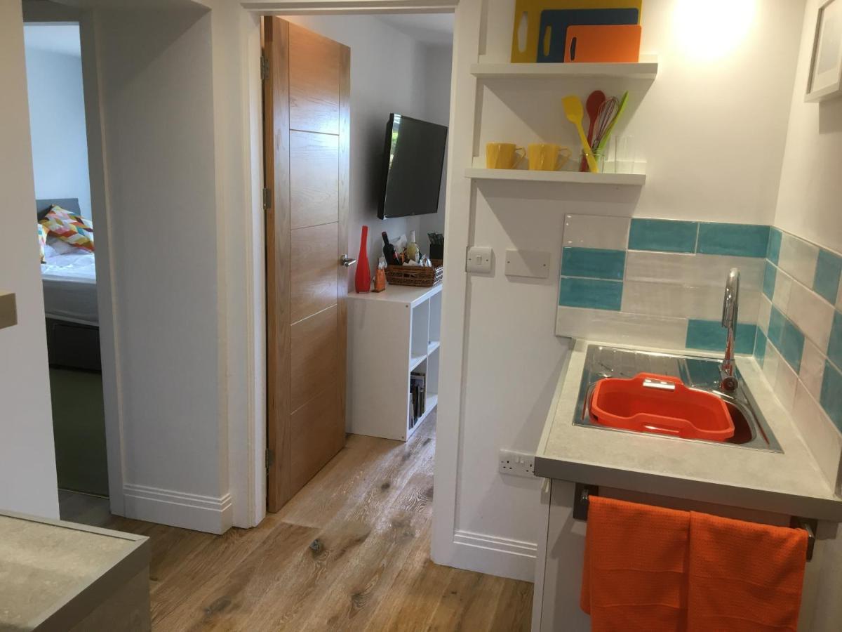 The Wrens Annexe - Stylish Self-Contained 2-Bed Annexe 펜젠스 외부 사진