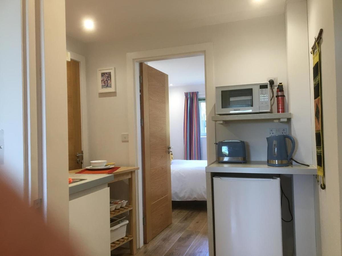 The Wrens Annexe - Stylish Self-Contained 2-Bed Annexe 펜젠스 외부 사진