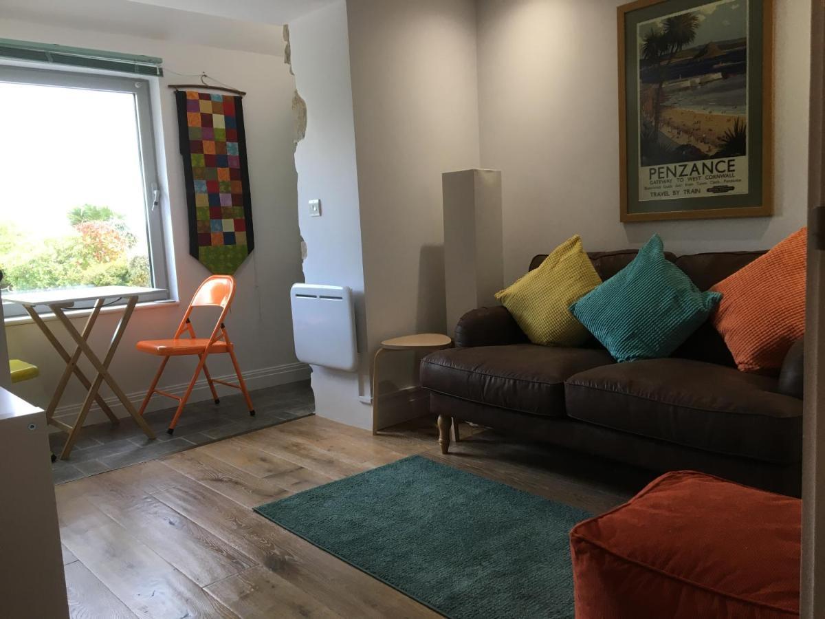 The Wrens Annexe - Stylish Self-Contained 2-Bed Annexe 펜젠스 외부 사진