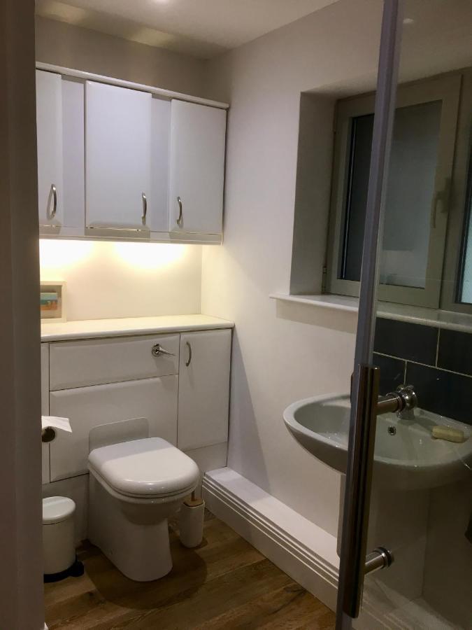 The Wrens Annexe - Stylish Self-Contained 2-Bed Annexe 펜젠스 외부 사진